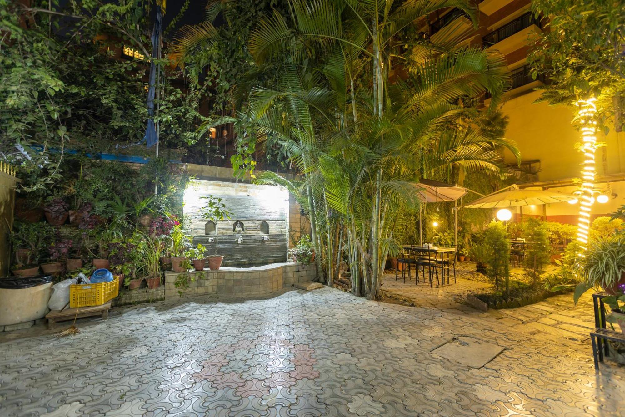 Hotel Sekai Катманду Экстерьер фото